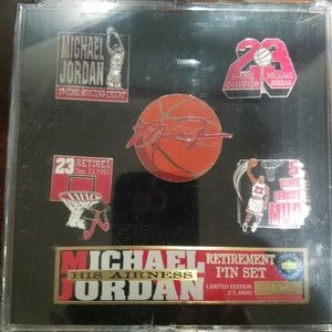 Michael Jordan pin set